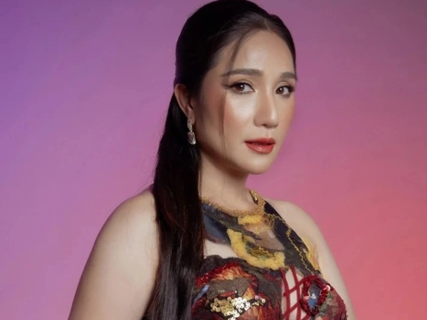 Một nữ NSƯT 46 tuổi: Thích quen trai trẻ, không ngại đi với người yêu bị nói như mẹ con