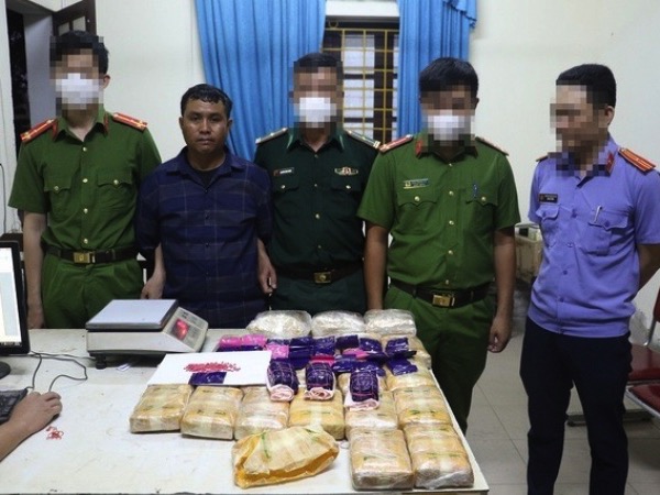 Bắt 'ông trùm' đường dây ma túy xuyên quốc gia, thu 170.000 viên ma túy