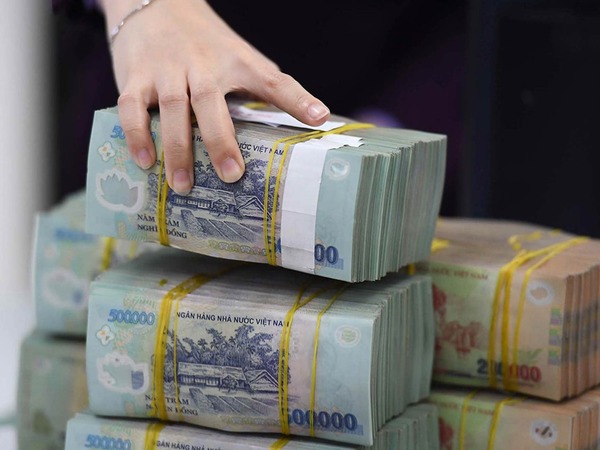 Tranh cãi chuyện tạm hoãn xuất cảnh vì nợ thuế chưa tới 1 triệu đồng