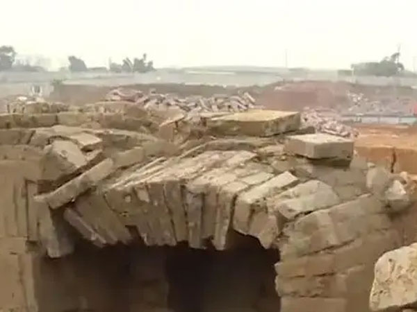 Nghi ngờ gò đất lớn có kho báu, chuyên gia cho nổ mìn, khai quật suốt nhiều ngày đêm: Hơn 100 báu vật 1.700 năm tuổi được tìm thấy