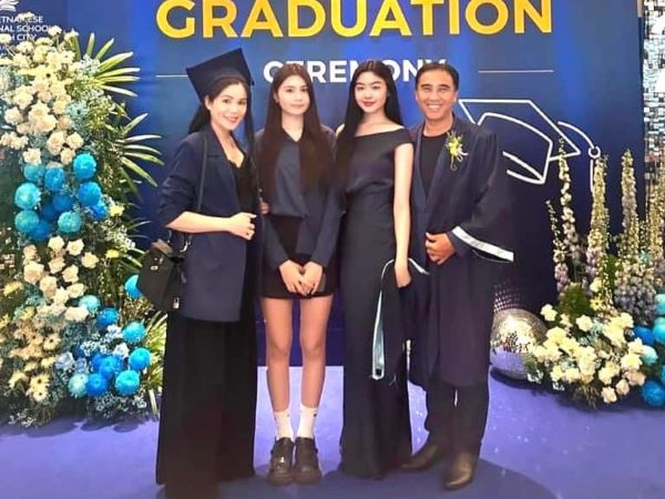 Quyền Linh 'suýt khóc mấy lần', cảm giác mình như 'hai lúa' khi bước vào lễ tốt nghiệp xịn sò của con gái