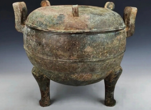 Mộ cổ 2.400 năm tuổi bị đào bới, chuyên gia vừa khai quật đã mừng húm vì những thứ tên trộm bỏ qua