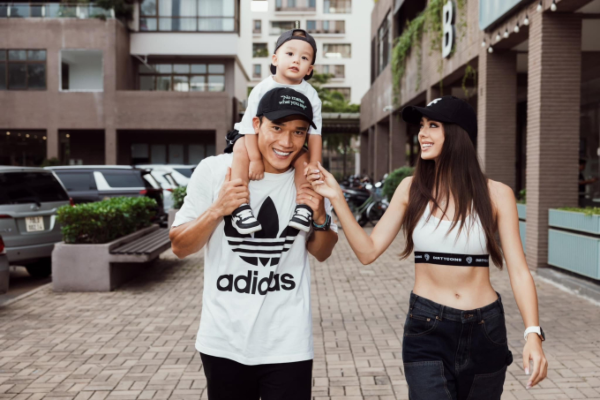 Mê mẩn bộ ảnh cực phẩm nhà Bùi Tiến Dũng và vợ mẫu tây: Nàng khoe vòng eo con kiến, chàng điển trai cơ bắp cuồn cuộn