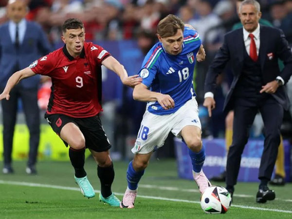 Để Albania lập kỷ lục Euro, ĐKVĐ Italia 'chết hụt' trong ngày ra quân