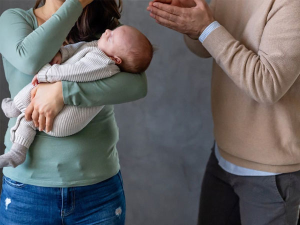 Chuyên gia nói gì về việc chồng không được ly hôn khi vợ mang thai dù là với người khác?