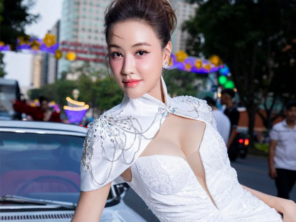 Nhan sắc cực phẩm của Maya - 'chị chồng quốc dân' trên sóng giờ vàng VTV