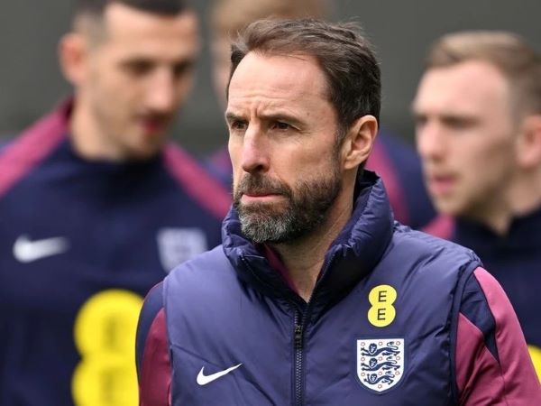 Erik ten Hag lên tiếng mỉa mai HLV Southgate sau trận thắng nhọc nhằn của tuyển Anh