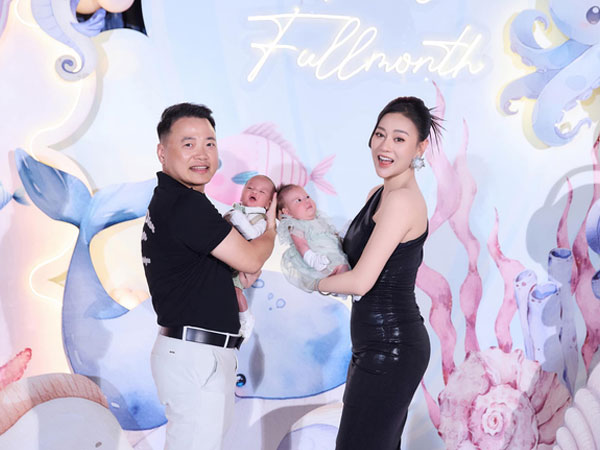 Phương Oanh và Shark Bình công khai cận khuôn mặt 2 nhóc tỳ hào môn, vóc dáng mẹ bỉm gây chú ý