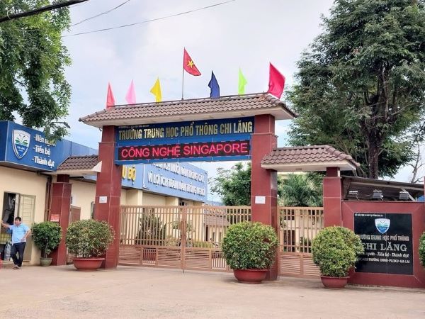 19 học sinh lớp 12 đang ôn thi tốt nghiệp bất ngờ phải nhập viện