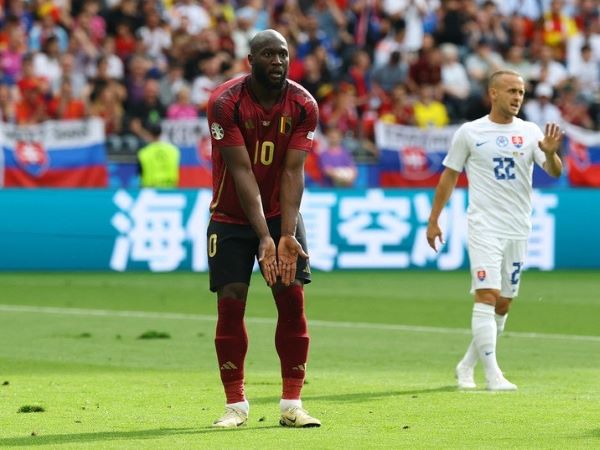 Bị CĐV yêu cầu nghỉ hết Euro 2024 vì... quá xui, Lukaku vô duyên ra sao ở những giải đấu lớn?