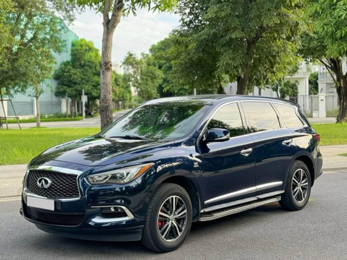 Cận cảnh Infiniti QX60 chạy 7 năm bán hơn 900 triệu ở Hà Nội