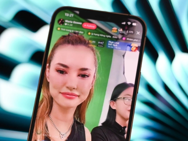'Thánh nữ' phim người lớn bất ngờ livestream bán hàng ở TPHCM, lượng tương tác ra sao?