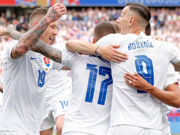 Lukaku bị tước 2 bàn, Bỉ thua sốc Slovakia