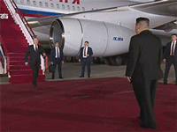 Ông Kim Jong Un đón Tổng thống Nga Putin tận chân máy bay lúc 3h sáng