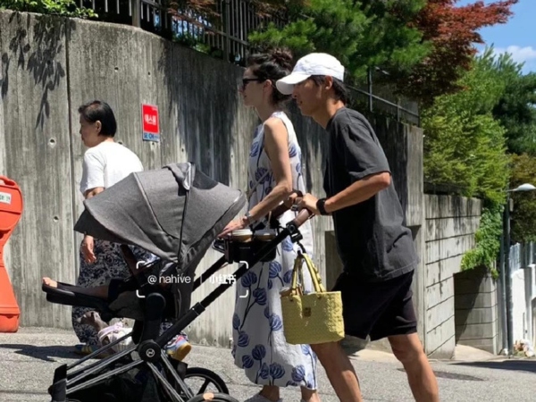 Song Joong Ki gây choáng vì đầu tư khủng cho quý tử, 1 món đồ có giá gấp 10 lần váy vợ Tây
