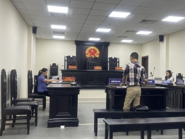 Thăm con riêng tại Hà Nội bị phạt 4 triệu đồng, người đàn ông ở TP HCM kiện chủ tịch quận