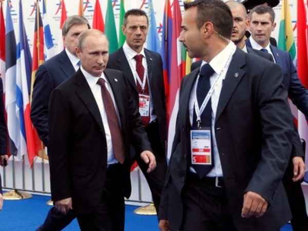 Xem đội 'lính ngự lâm' của Tổng thống Putin hành động: Bắt giữ kẻ tấn công không phải ưu tiên số 1