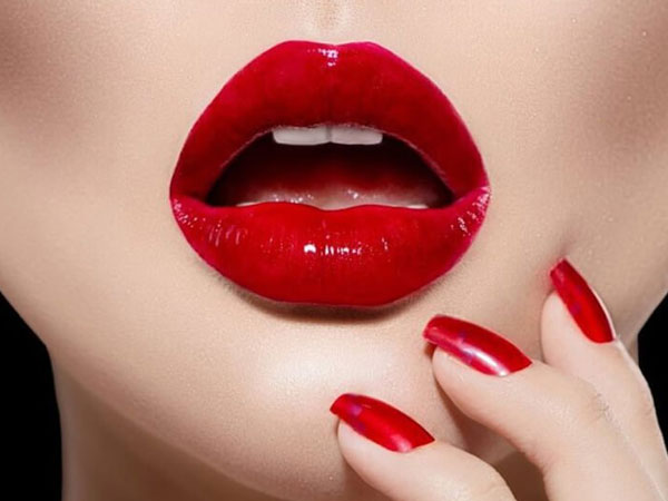 Mẹo thoa son căng mọng không cần tiêm filler