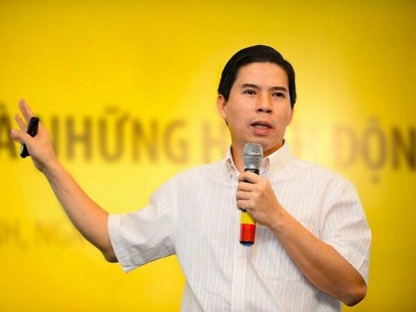 Chủ tịch Thế giới Di động vừa 'bỏ túi' trăm tỷ