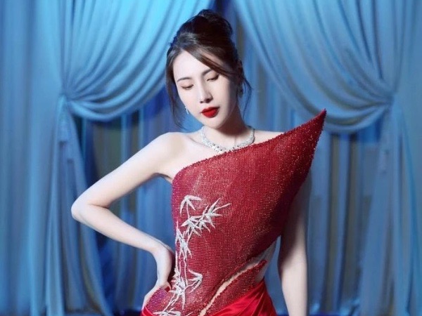 Ca sĩ Thủy Tiên không còn theo dõi Công Vinh?