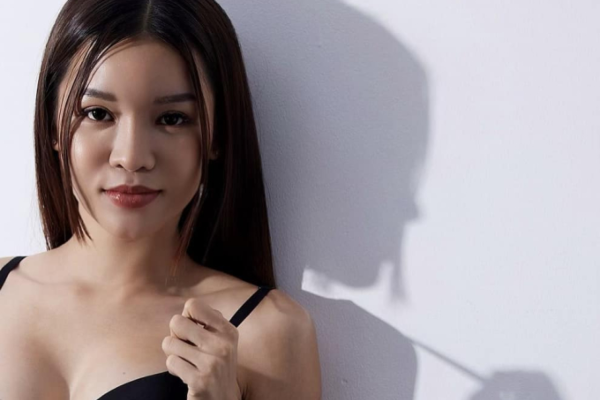Camera tóm dính bạn gái sexy của thủ môn Lâm tây, trên mạng nóng bỏng ngoài đời thế nào?