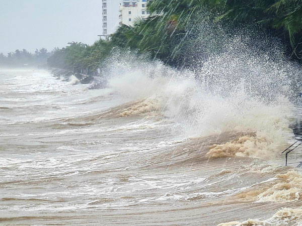 Rãnh áp thấp đang hình thành trên Biển Đông, nắng nóng ở miền Bắc sắp kết thúc