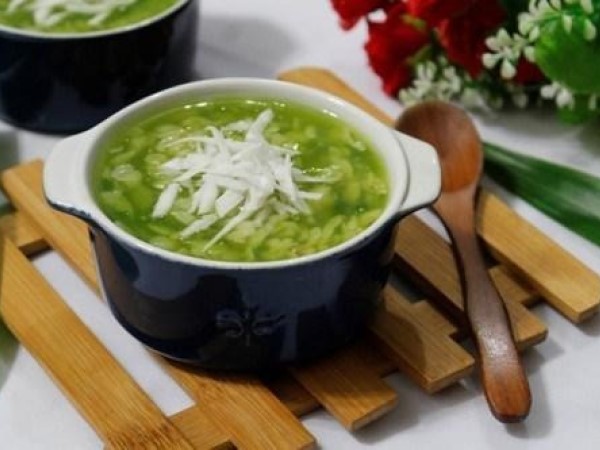 Cốm giờ có thể ăn quanh năm và đây là cách ăn cốm tươi ngon nhất của người Hà Nội
