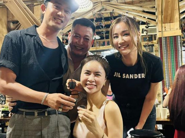 Dàn sao 'Mình yêu nhau bình yên thôi' dự tiệc đóng máy, nhan sắc của chị Thoa ô sin gây bất ngờ