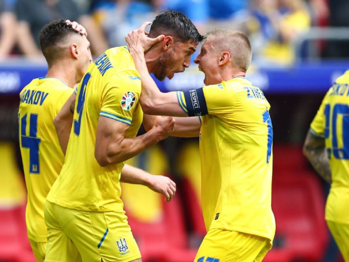 Ngược dòng thắng Slovakia, Ukraine nuôi hy vọng vào vòng knock-out EURO