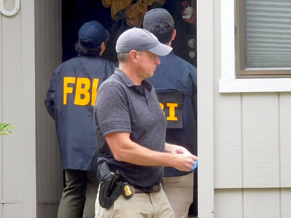 FBI khám nhà 'Vua rác' David Dương và Thị trưởng Oakland