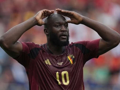 Lukaku lại 'xui tận mạng' khi tiếp tục bị VAR từ chối bàn thắng, nhưng kiến tạo giúp Bỉ hạ Romania