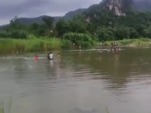 Bơi ra cứu em gái, hai anh em bị nước cuốn tử vong