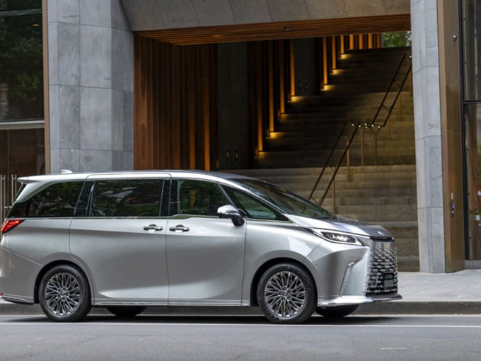 Lexus LM 2024 hơn 7,2 tỷ - 'chuyên cơ mặt đất' 6 chỗ sang, xịn, mịn