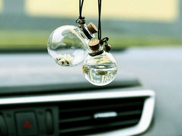 Bác sĩ cảnh báo về món đồ quen thuộc trên ô tô nổ trúng mặt lái xe