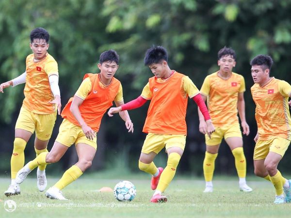 Cầu thủ thi đấu ở giải CH Czech được triệu tập lên U19 Việt Nam