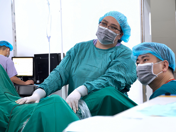 Người đàn ông đi cấp cứu vì đau bụng suốt 7 ngày sau bữa cơm cá