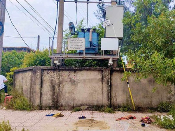 Trèo lên trạm biến áp gỡ diều, nam sinh lớp 7 bị điện giật tử vong