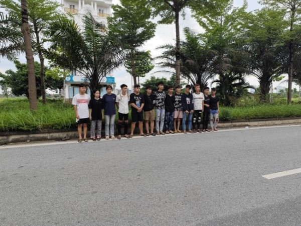 Tạm giữ nhóm thanh, thiếu niên đi xe lạng lách, gây tai nạn cho người đi đường