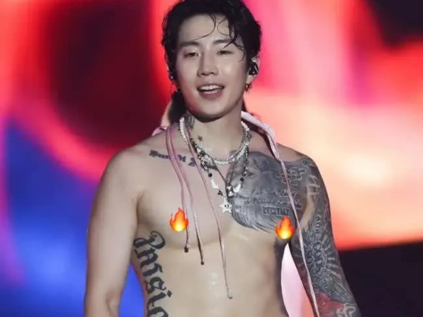 Rapper đình đám Hàn Quốc khiến fan phát sốc khi lập tài khoản 18+