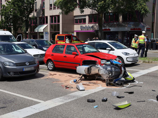 Đoàn xe hộ tống Thủ tướng Hungary gặp tai nạn sau trận đấu Euro khiến một người thiệt mạng