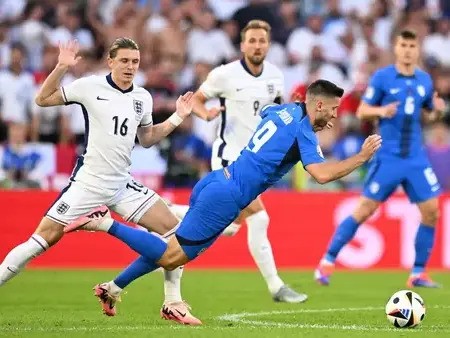 Hòa tẻ nhạt không bàn thắng, Anh và Slovenia dắt tay nhau vào vòng knock-out