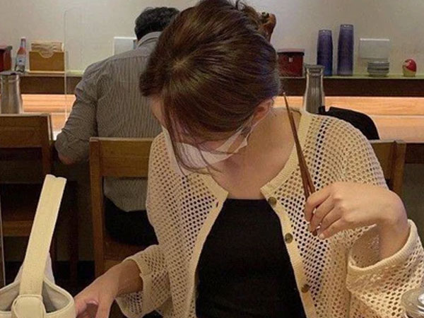 Tố thanh niên chụp lén ở quán cafe mới nổi tại Hà Nội, cô gái choáng nặng với điều diễn ra sau đó