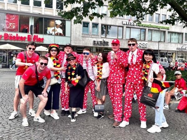Euro 2024: Niềm vui cùng nhau đi cổ động bóng đá