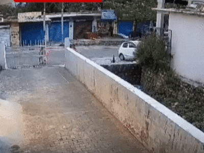 Clip: Ô tô mất lái lao lên vỉa hè, tông 3 người đi bộ tử vong
