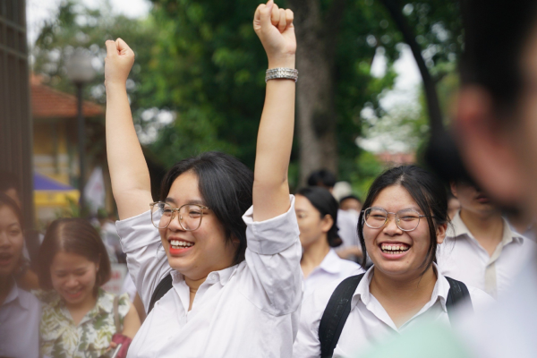 Loạt băng rôn cổ vũ thí sinh kỳ thi THPT quốc gia 2024 khiến dân tình thích thú