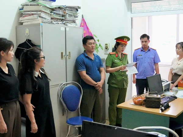 Hòa Bình: Khởi tố 6 bị can tội 'Lợi dụng dụng chức vụ, quyền hạn'
