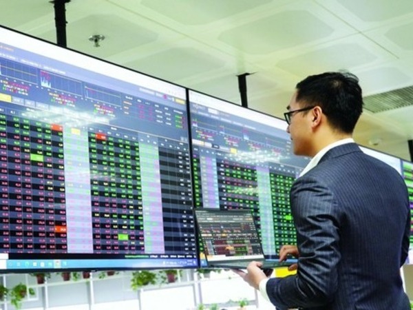 Ví điện tử kéo người dùng chơi chứng khoán, mua 1 cổ phiếu cũng được, mức phí phải trả là điều gây bất ngờ
