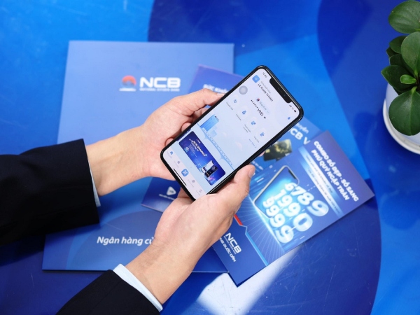 Khách loay hoay vì app xác thực khuôn mặt 'chê' điện thoại rẻ tiền, ngân hàng hối thúc