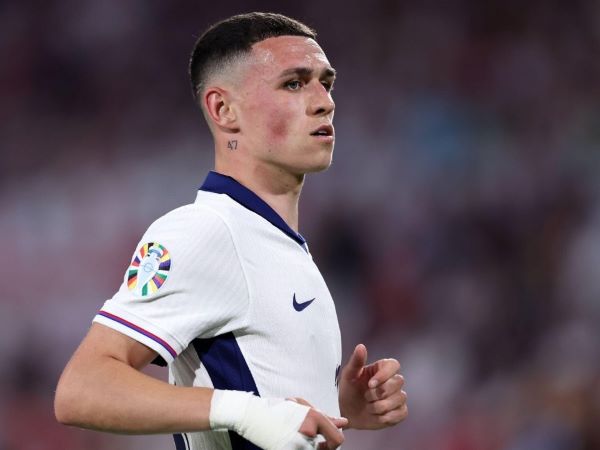 Phil Foden tức tốc bay trở lại hội quân tuyển Anh