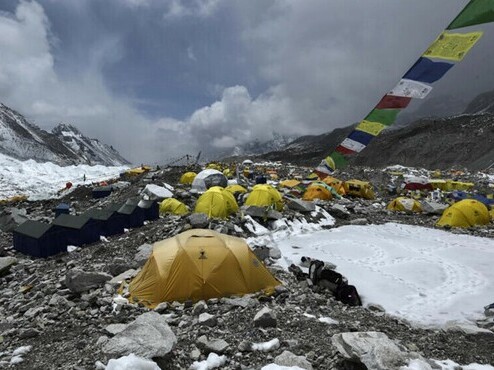 Phát hiện hơn 200 thi thể bỗng lộ ra trên đỉnh núi Everest: Nguyên nhân rất đáng lo ngại